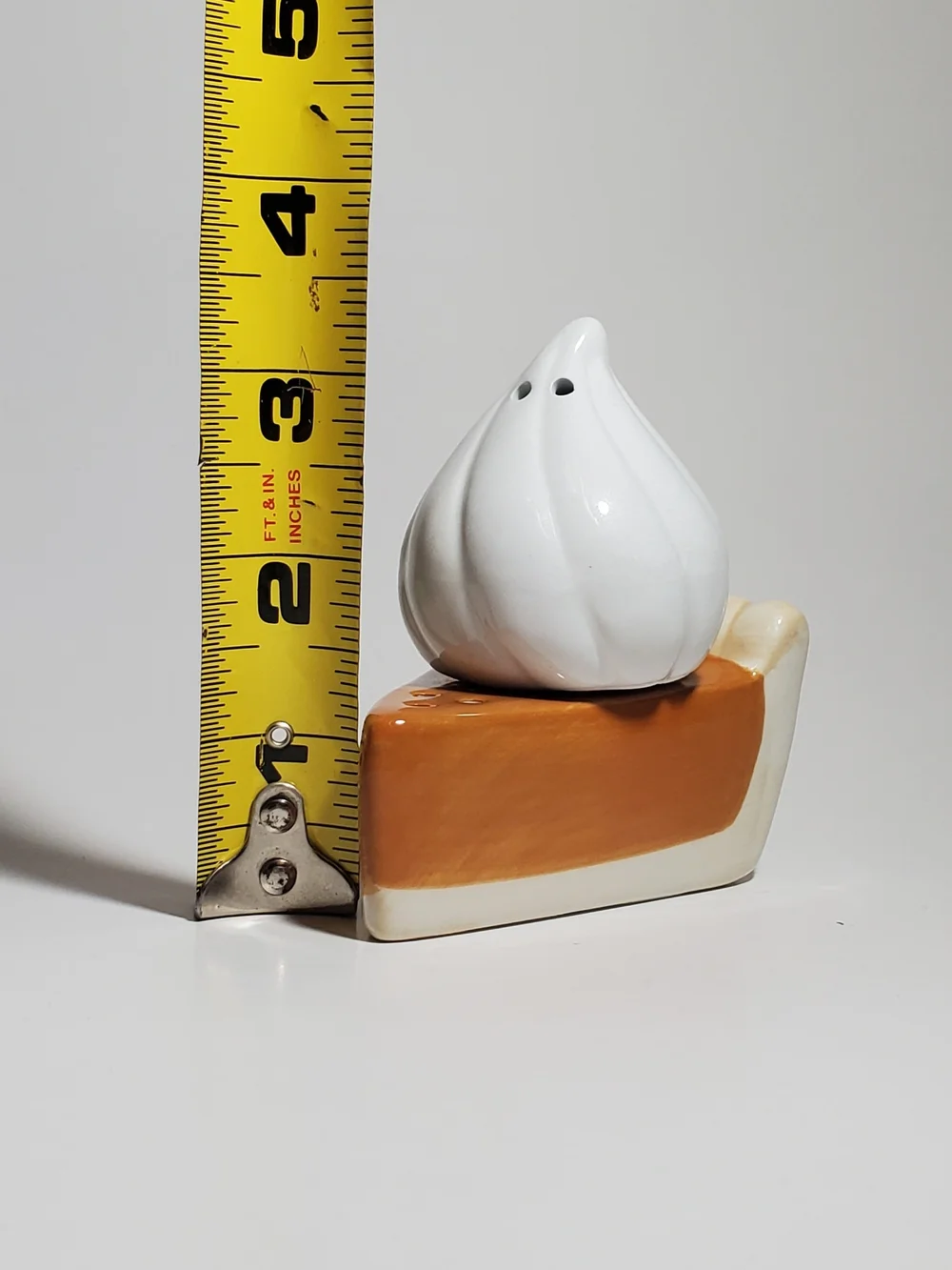 Pumpkin Pie HolidayThemed with Whipped-Topping Salt & Pepper Shaker Set NWOT